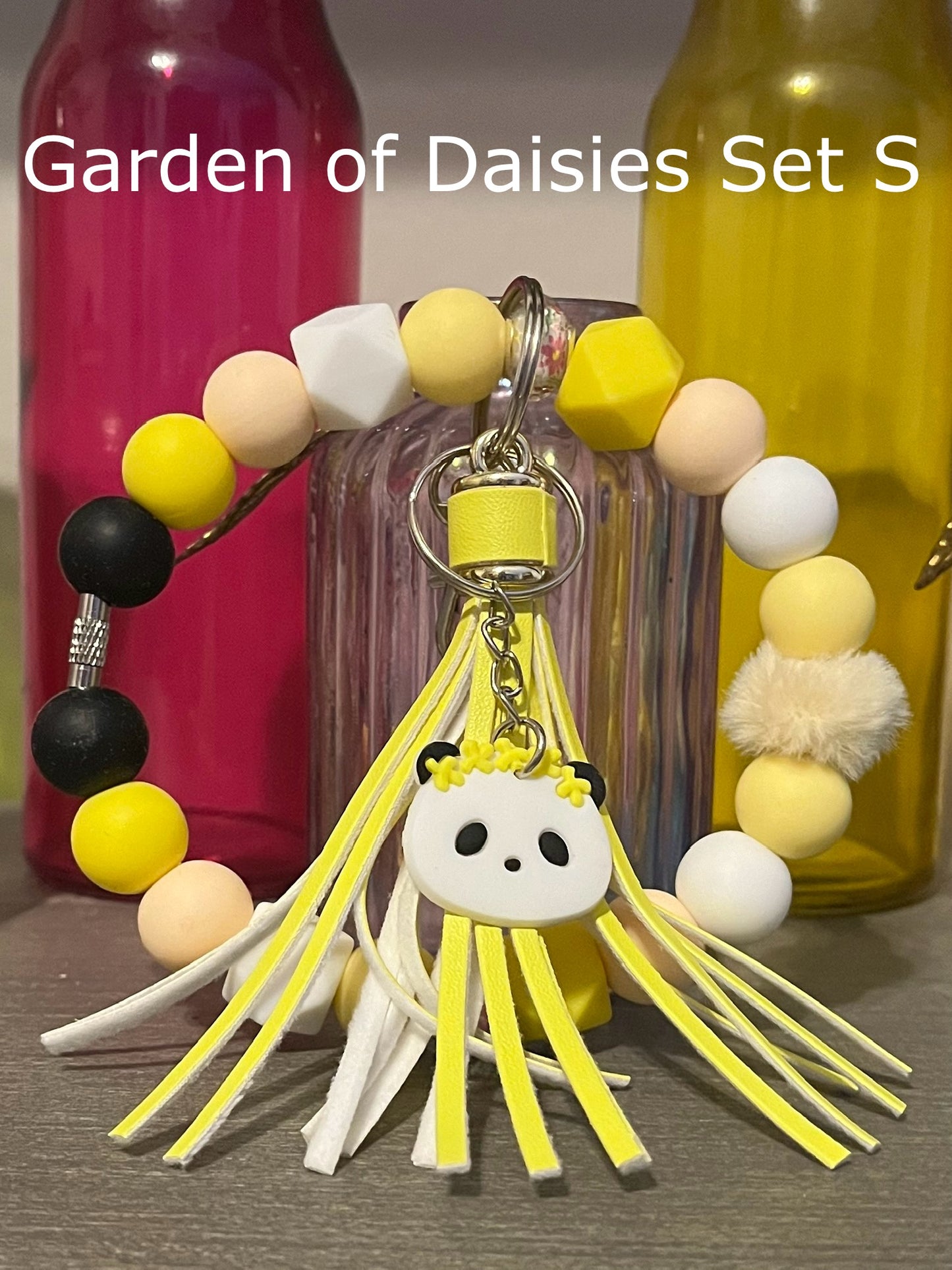 Garden of Daisies Wristlet Sets