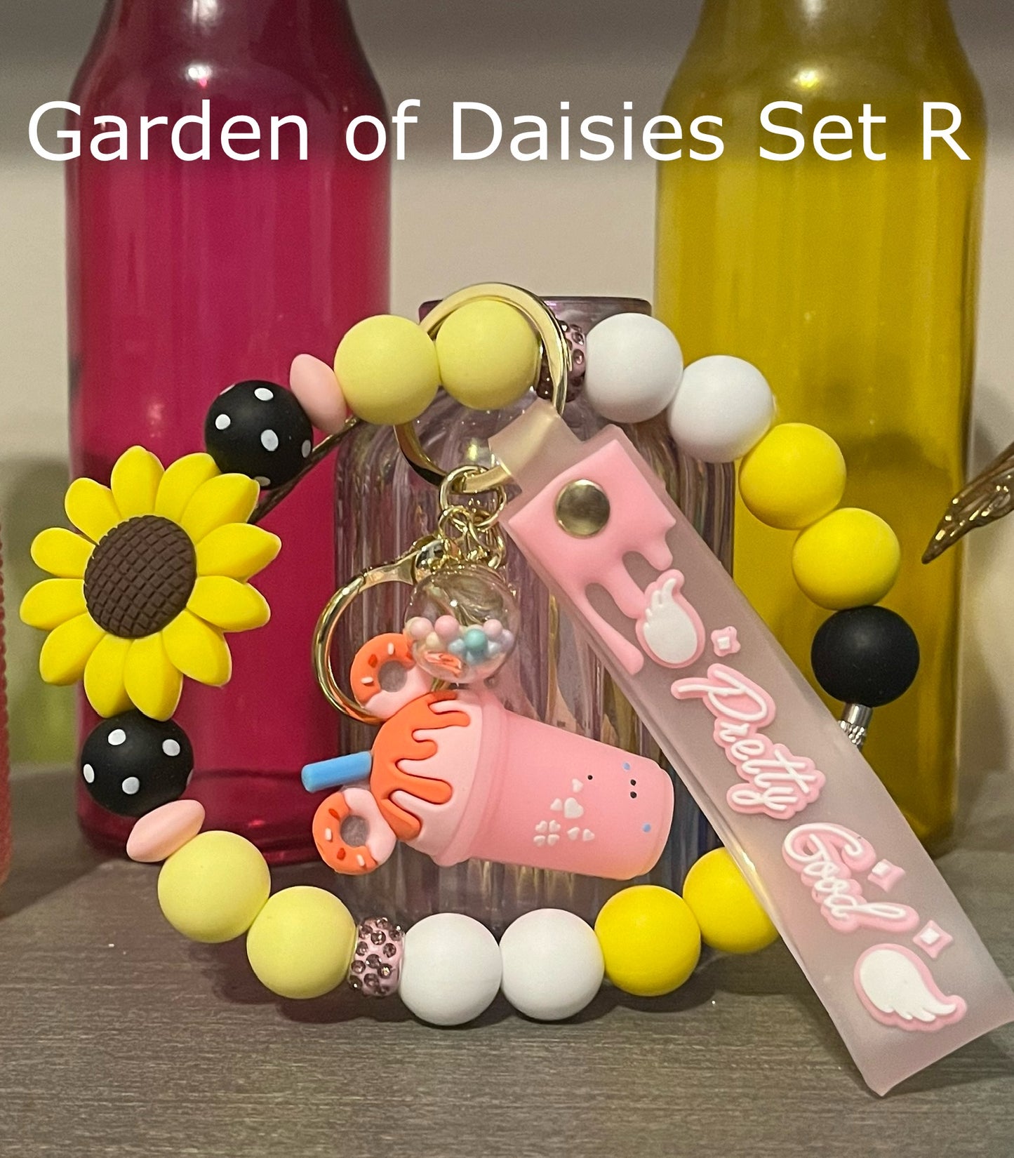 Garden of Daisies Wristlet Sets